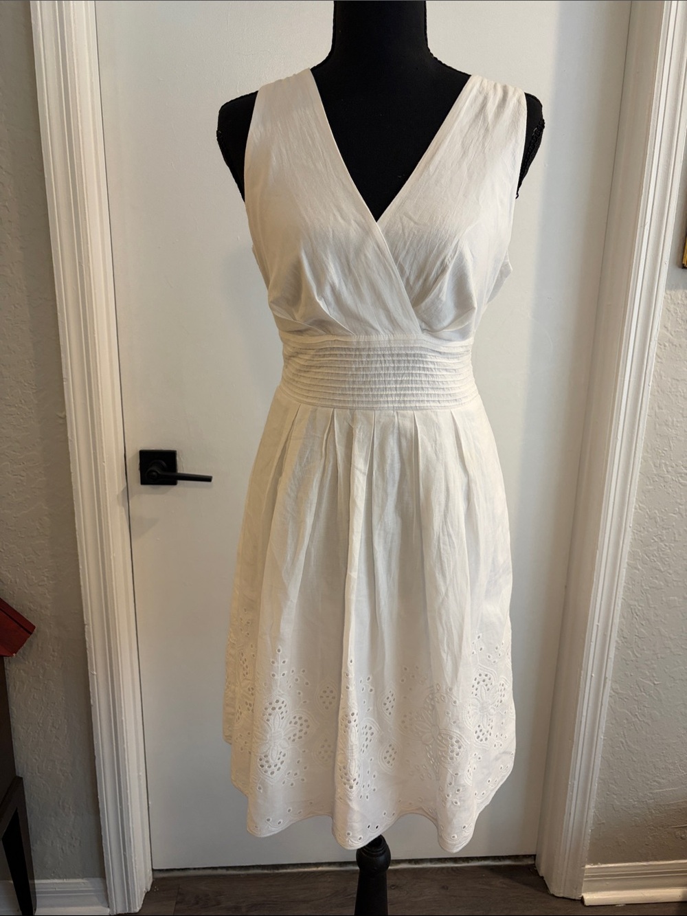 Corey P white sleeveless dress with eyelet trim and tie back V neck size 8